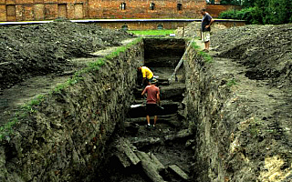 Archeolodzy nie przestaną poszukiwać krzyżackiej baszty w Elblągu